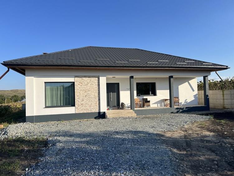 Casă cu 4 camere în Moara
