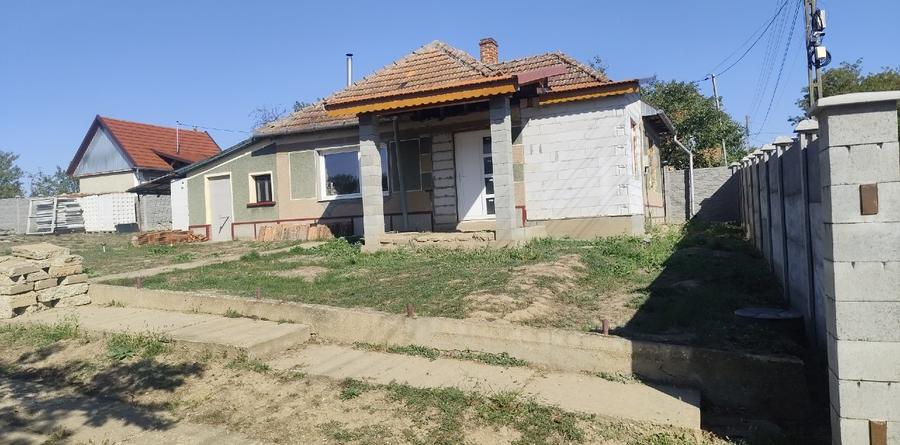 Casă individuală cu 2 camere cu Teren 3000 Mp în Crestur