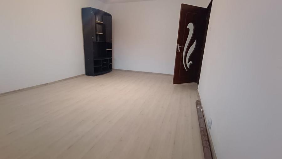 Garsonieră decomandată în Sud