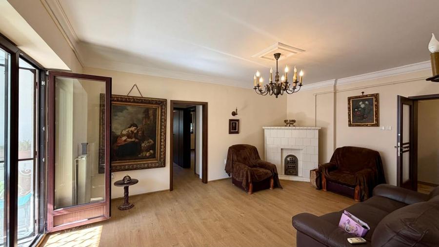 Apartament cu 3 camere semidecomandat în Primăverii