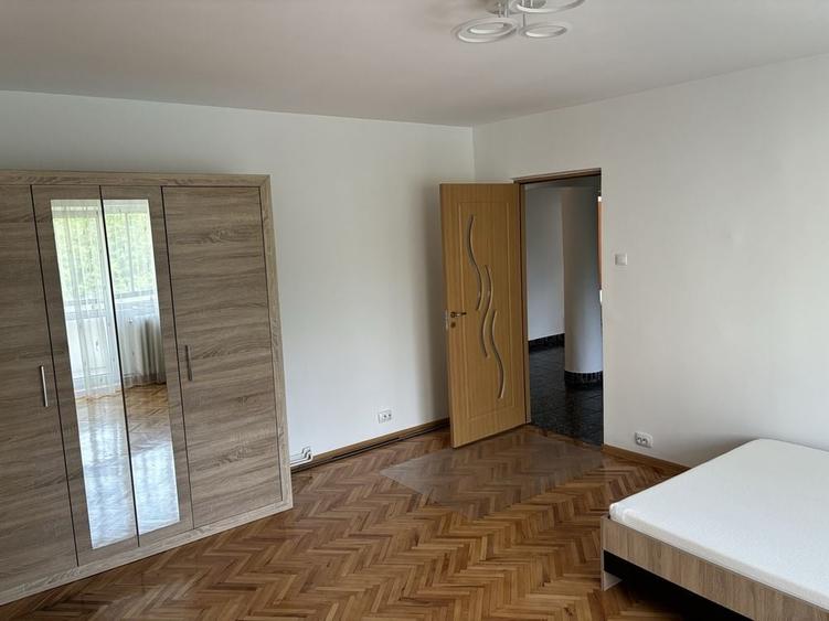 Apartament cu 4 camere decomandat în Zorilor