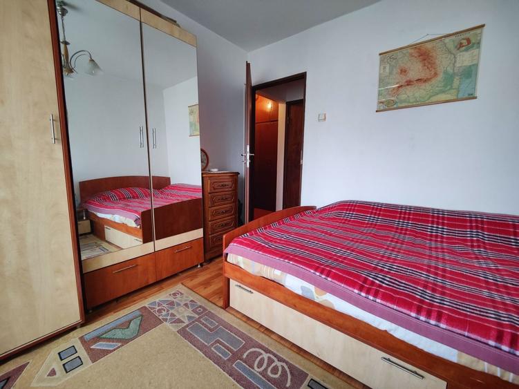 Apartament cu 3 camere decomandat, mobilat în Gorjului