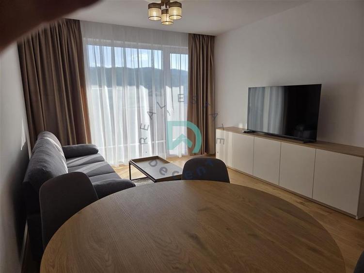 Apartament cu 3 camere decomandat în Astra
