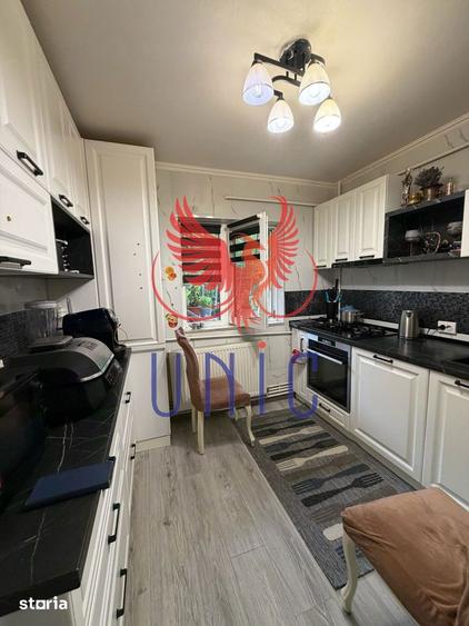 Apartament cu 3 camere decomandat, mobilat în Brestei