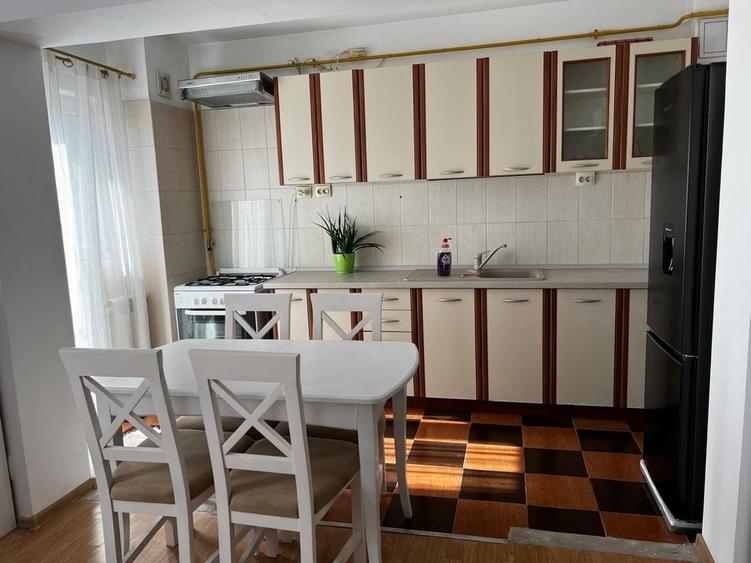 Apartament cu 3 camere decomandat în Păcurari
