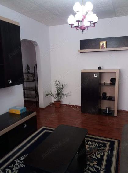 Apartament cu 4 camere semidecomandat în Orșova