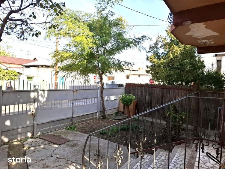 Casă cu 5 camere cu Teren 200 Mp în Central