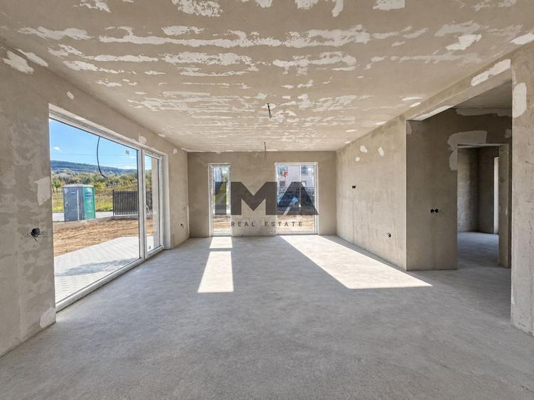 Duplex cu 5 camere cu Canalizare în Chinteni