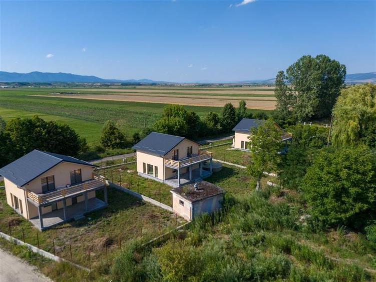 Casă individuală cu 4 camere cu Teren 680 Mp în Hălchiu