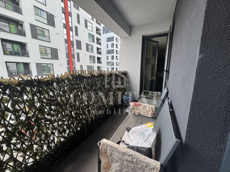Apartament cu 4 camere semidecomandat, mobilat în Florești