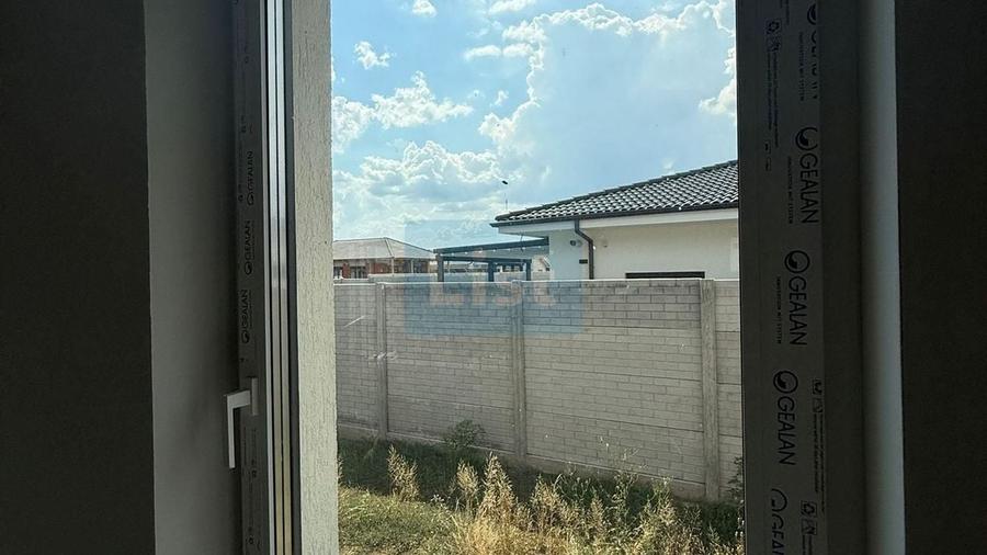 Casă cu 4 camere cu Canalizare în Sântandrei