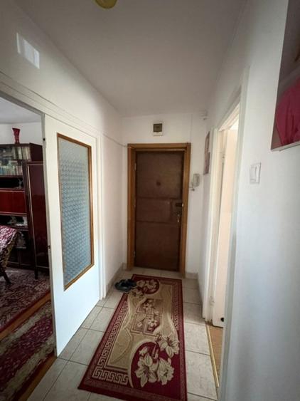 Apartament cu 3 camere decomandat în Dâmbu Pietros