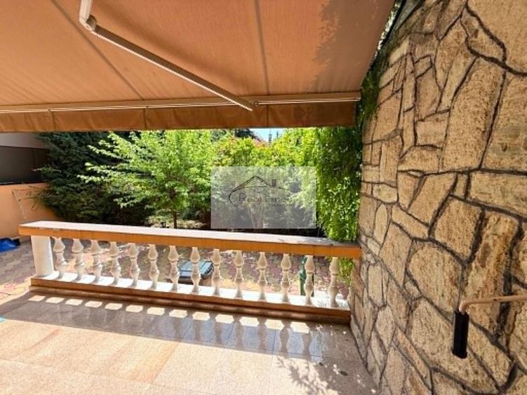 Casă individuală cu 8 camere cu Canalizare în Gruia