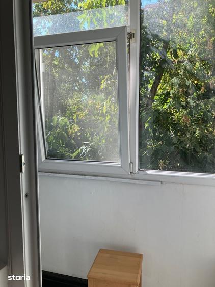 Apartament cu 3 camere semidecomandat în Tei