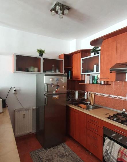 Apartament cu 3 camere semidecomandat în Mărăști