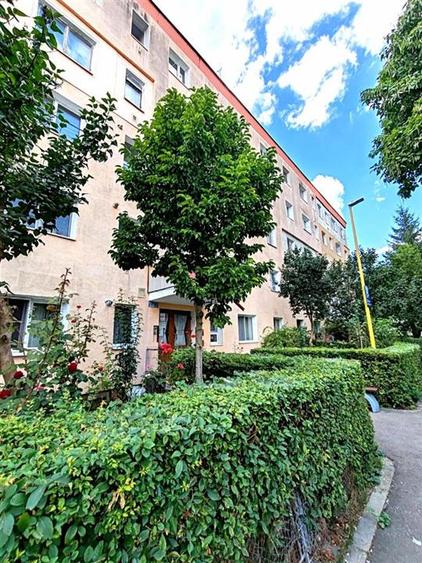 Apartament cu 2 camere semidecomandat în Florilor