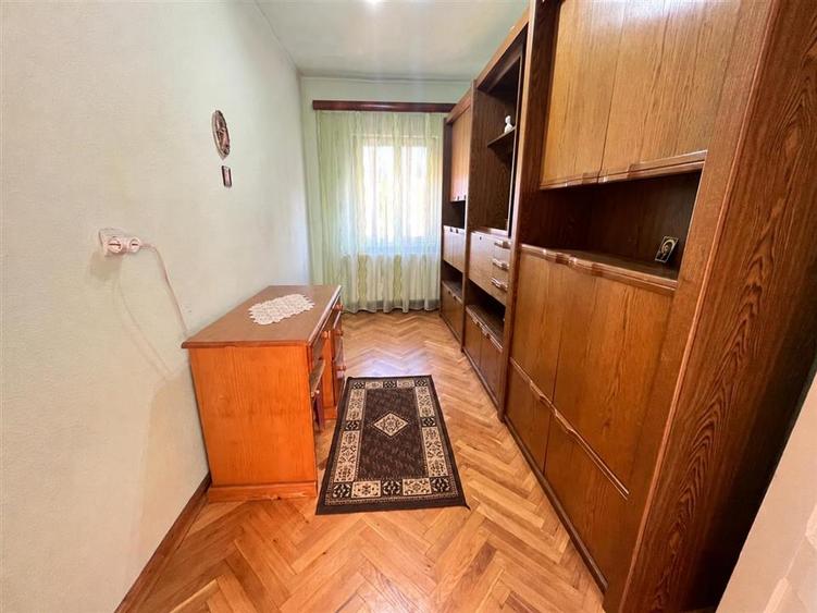 Casă individuală cu 4 camere cu Garaj în Lupeni