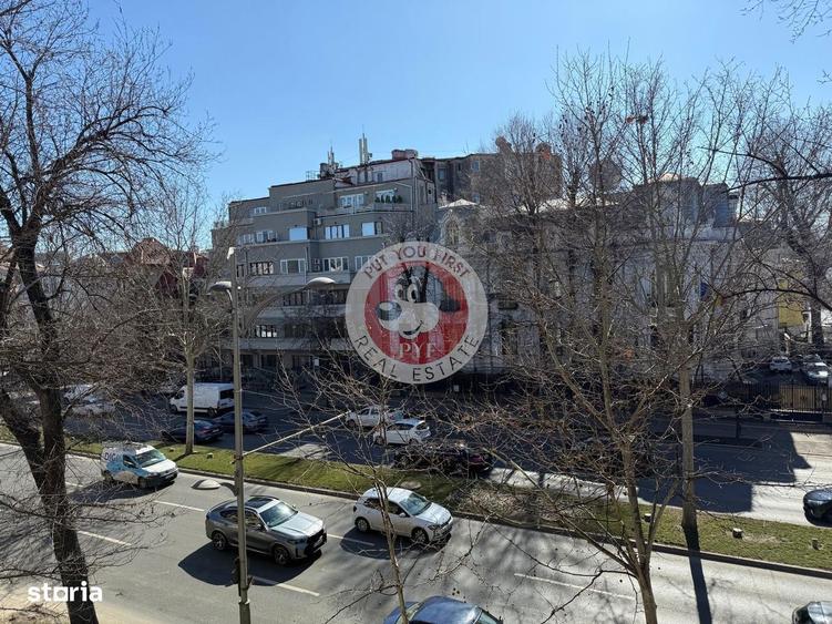 Apartament cu 3 camere decomandat în Romană