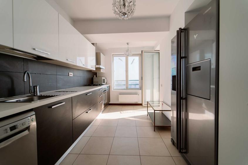 Apartament cu 3 camere decomandat în Dudești