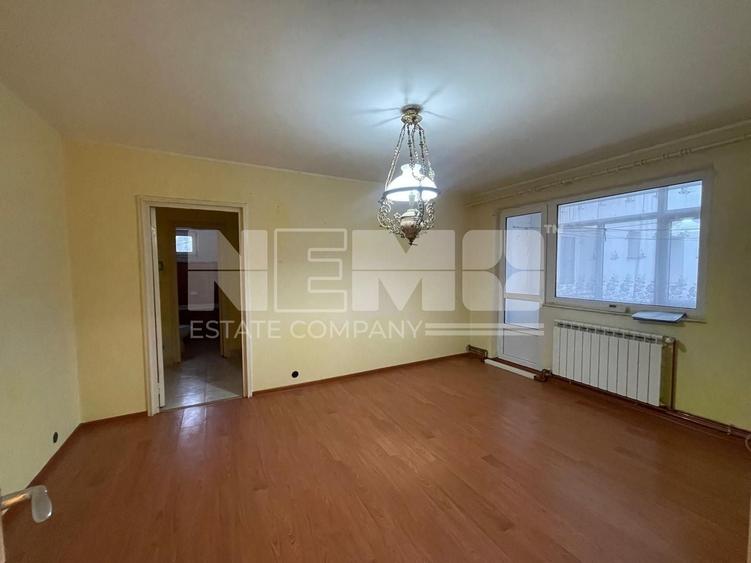 Apartament cu 3 camere semidecomandat în Central