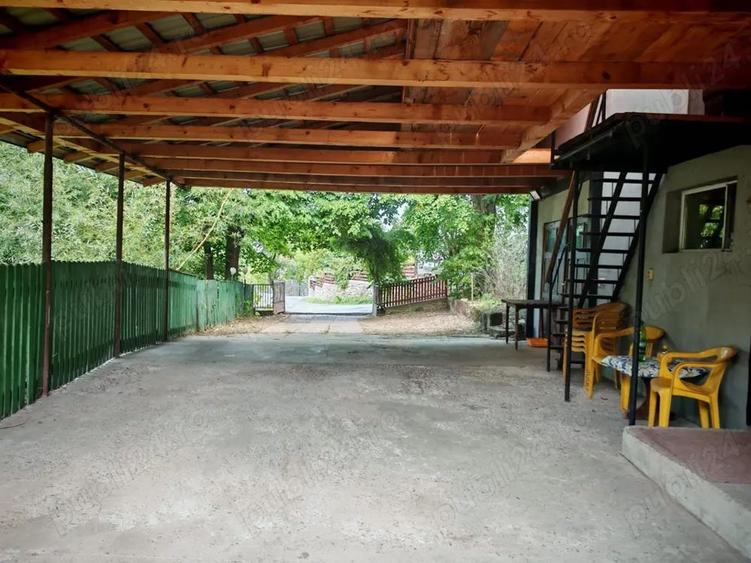 Casă cu 3 camere cu Teren 1600 Mp în Central