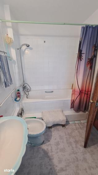 Casă cu 5 camere cu Teren 475 Mp în Central