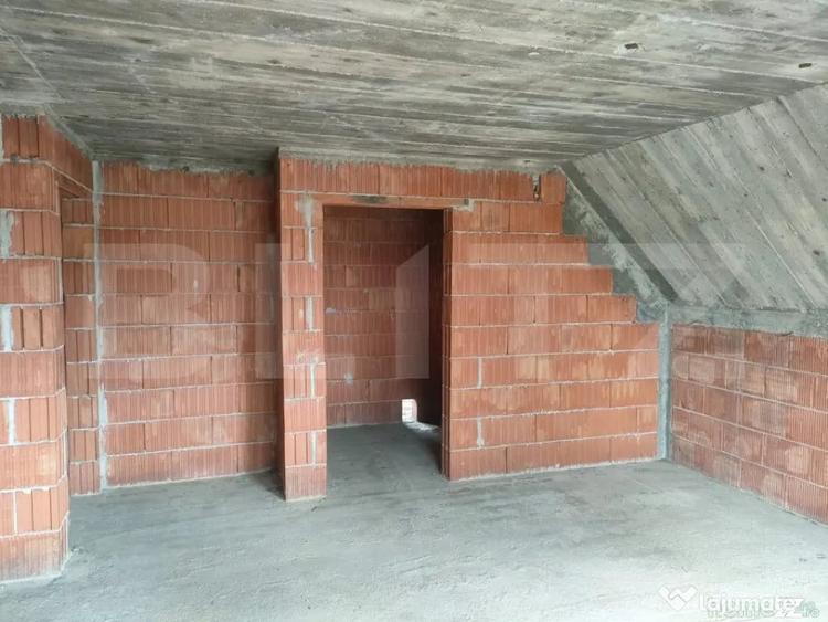 Casă cu 7 camere cu Teren 770 Mp în Marginea