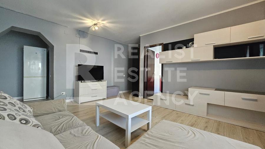 Apartament cu 4 camere decomandat, mobilat în Central
