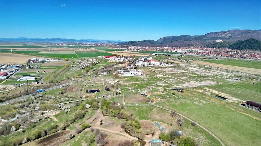 Teren Construcții intravilan de 185299 mp, în Central
