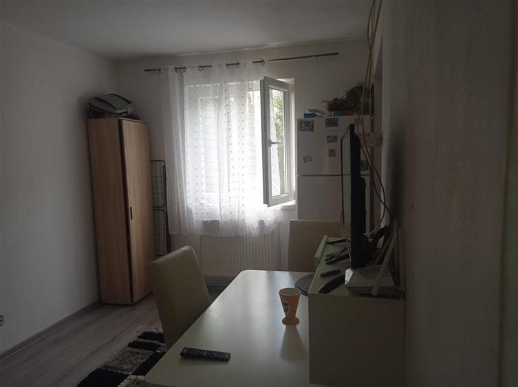 Apartament cu 2 camere nedecomandat în Țiglari