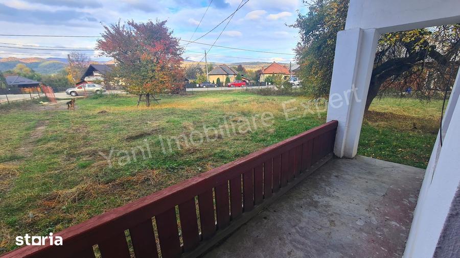 Casă cu 2 camere cu Teren 1589 Mp în Domnești