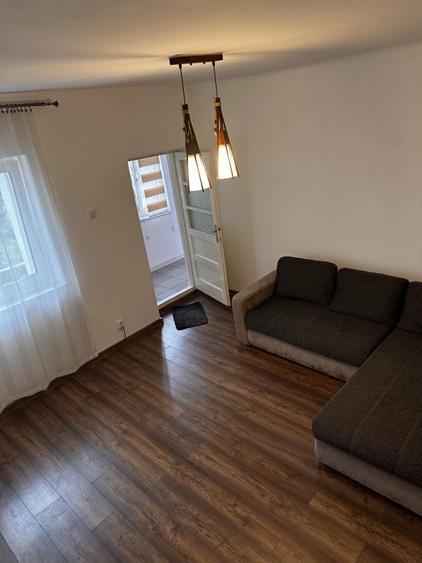 Casă cu 3 camere cu Teren 200 Mp în Central