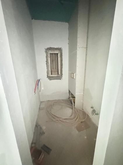 Casă individuală cu 7 camere cu Canalizare în Central