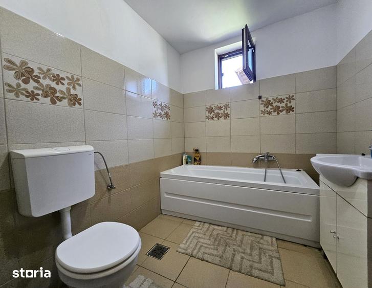 Casă cu 4 camere cu Teren 198 Mp în Domnești