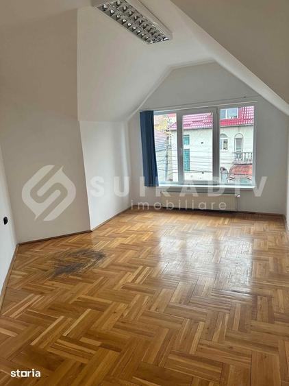 Casă cu 10 camere cu Teren 700 Mp în Central