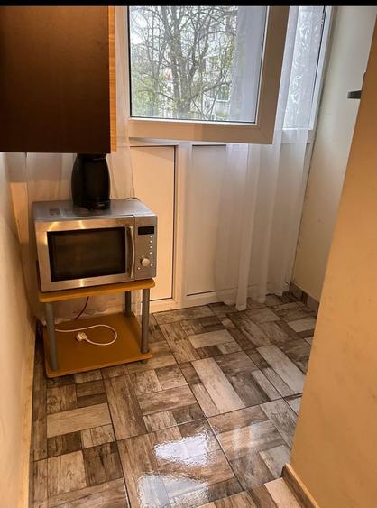 Apartament cu 3 camere decomandat, mobilat în Podu Roș