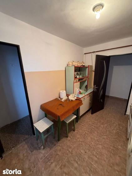 Apartament cu 3 camere decomandat în Calea București