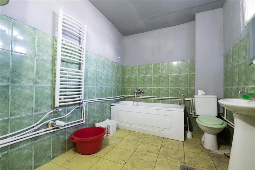 Casă cu 4 camere cu Teren 691 Mp în Central