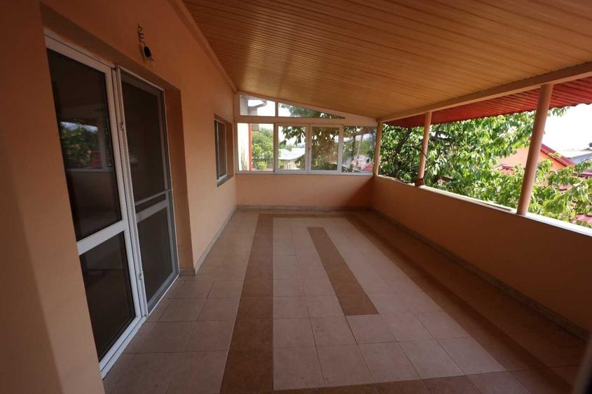 Casă cu 4 camere cu Teren 2900 Mp în Central
