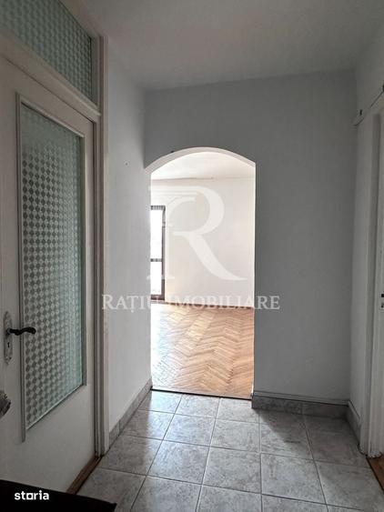 Apartament cu 3 camere decomandat în Nufărul
