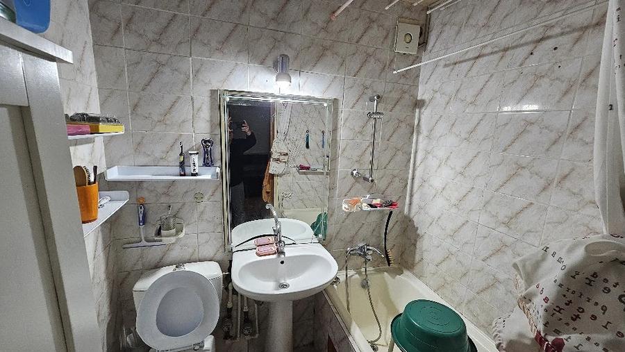 Apartament cu 3 camere decomandat în Alexandriei