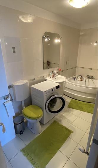 Apartament cu 3 camere decomandat în Florești