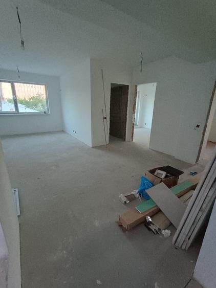 Apartament cu 3 camere decomandat în 1 Mai