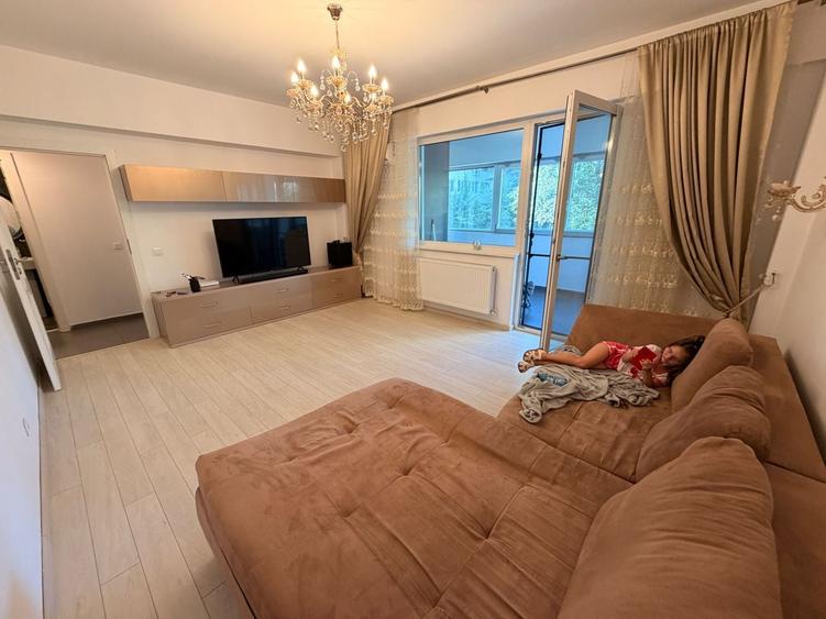 Apartament cu 3 camere decomandat în Muncii