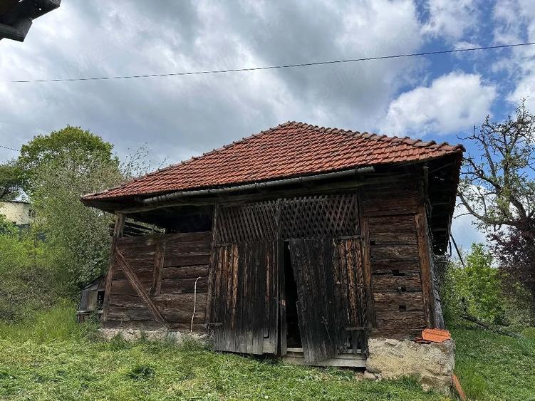 Casă cu 4 camere cu Teren 1000 Mp în Târnăvița