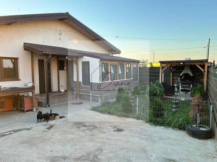 Casă individuală cu 4 camere cu Canalizare în Berceni