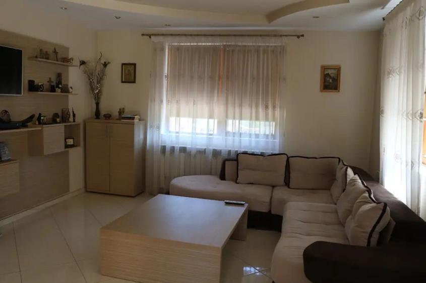 Casă cu 5 camere în Obor