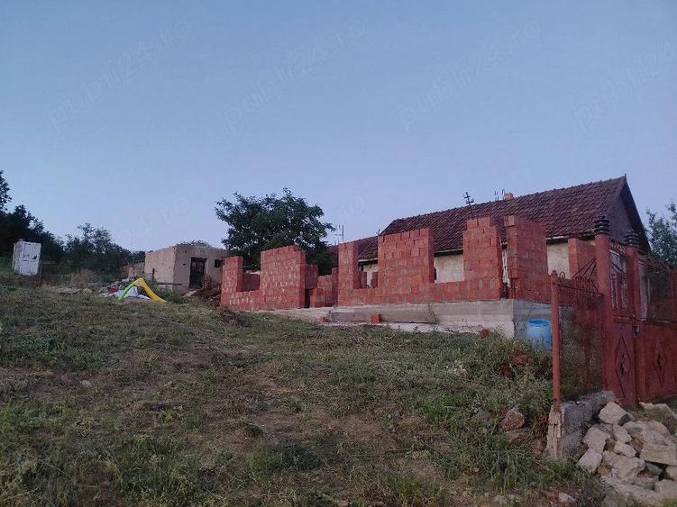 Casă cu Teren 5800 Mp în Păgaia