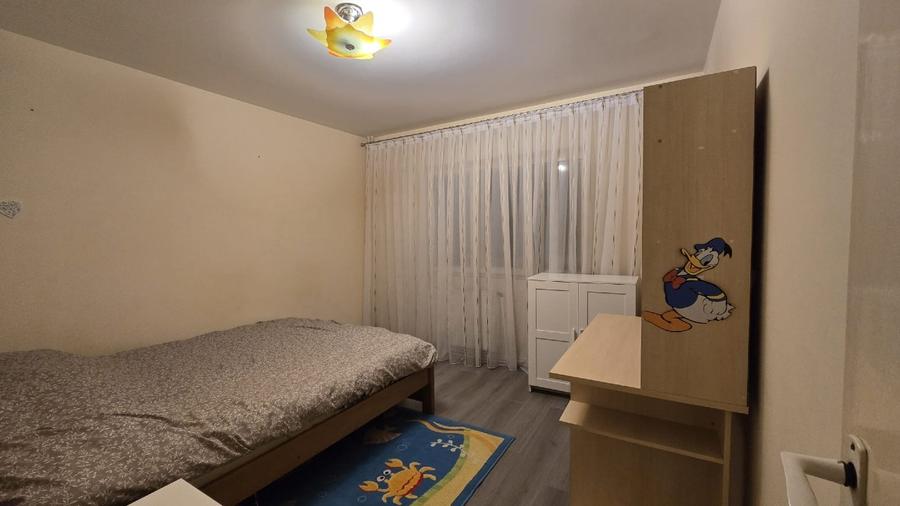 Apartament cu 3 camere decomandat, mobilat în Nicolina