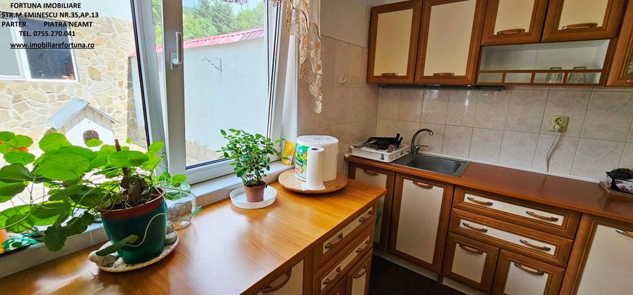 Casă cu 8 camere cu Garaj în Tarcău